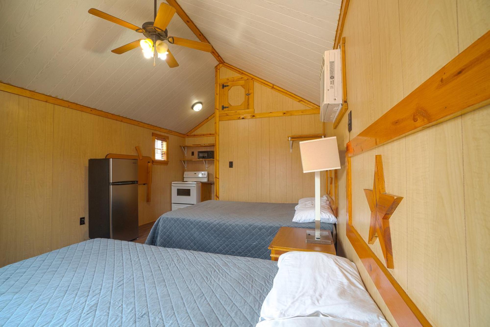 Grand Eagle Ford Lodge & Rv Park Tilden Екстериор снимка